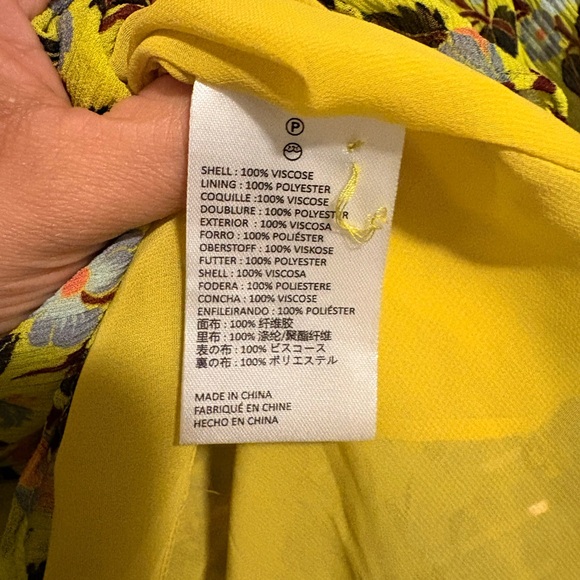 Anthropologie x DELPOZO Bright Yellow Floral Pleated Sleeve Blouse - Picture 3 of 6